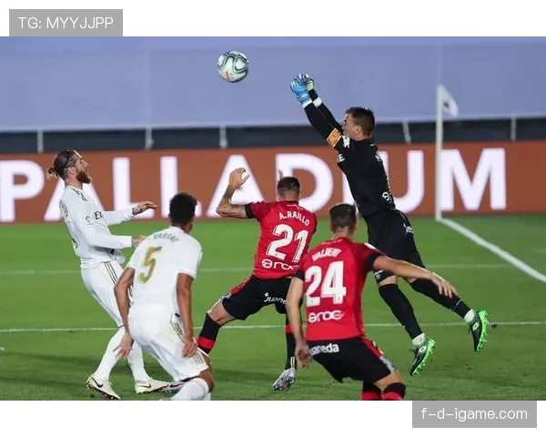 格拉纳达高压逼抢体系搅动西甲，战术革新引关注