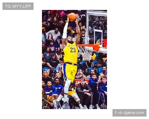 詹姆斯边路突破建功，率队逆转展现巨星本色